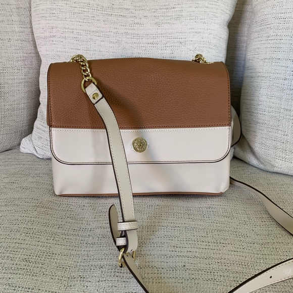 Anne Klein Status Link Oyster Crossbody NWT - Picture 2 of 9